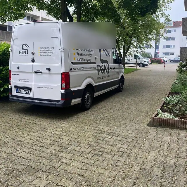 Einsatzfahrzeug und Technik des Partnerbetriebs P&N Kanaltechnik